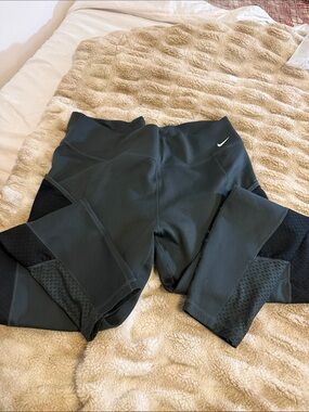 Women's charcoal greyLeggings with Mesh Panels